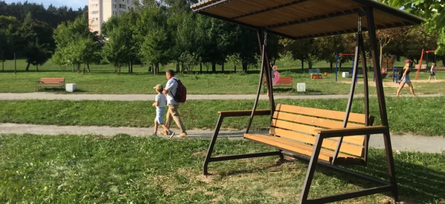 Качели с навесом. Смолевичский завод металлоконструкций.